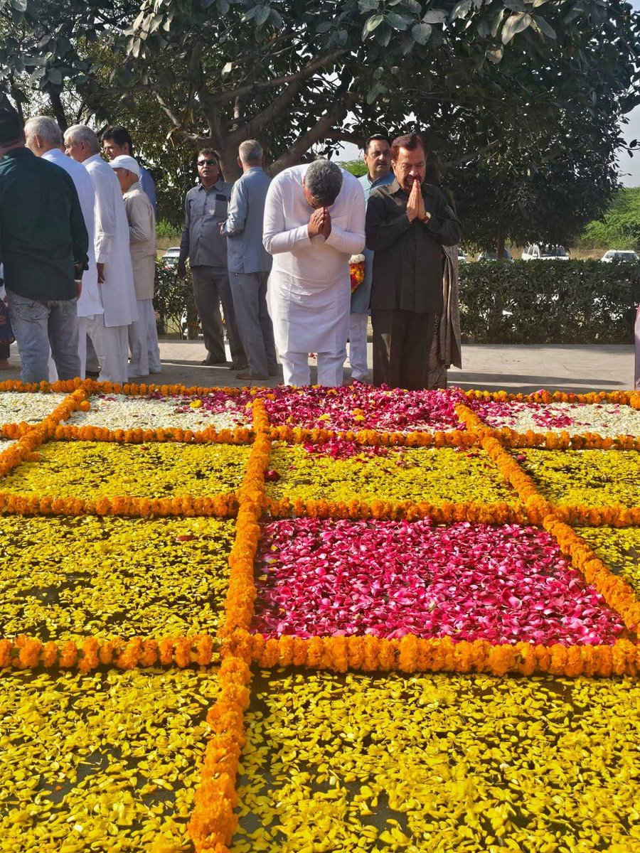 BJPChandankr's tweet photo. दिल्ली के पूर्व मुख्यमंत्री एवं भारतीय जनता पार्टी के वरिष्ठ नेता श्रद्धेय डॉ. साहिब सिंह वर्मा जी की जयंती पर उन्हें कोटि - कोटि नमन।श्रद्धेय साहिब सिंह वर्मा जी अत्यंत सरल, सादगीपूर्ण एवं जनसेवा के प्रति पूर्णतः समर्पित व्यक्तित्व के धनी थे। उनका संपूर्ण जीवन समाज के अंतिम पंक्ति में खड़े व्यक्ति के उत्थान और सेवा के लिए समर्पित रहा। उनके विचार, आदर्श और कार्यशैली हम सभी कार्यकर्ताओं को सदैव जनसेवा के पथ पर अग्रसर रहने की प्रेरणा देते रहेंगे।