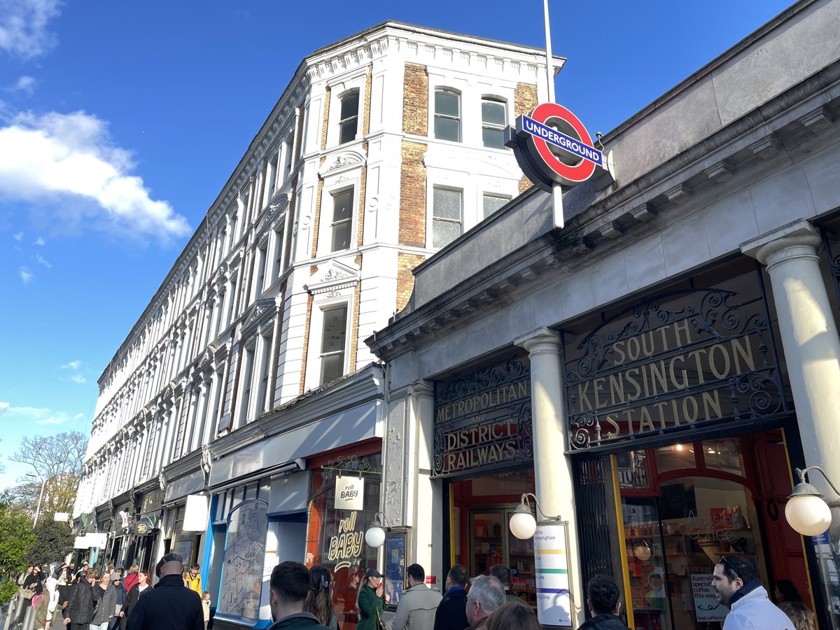 MinGreenwich's tweet photo. 10 Apr 2024 - Took a solo trip to nearby South Kensington where I was fascinated by the high-end shops &amp; elegant residences. If I gain permission to walk into the private garden, mum'd be the 1st person I accompany to sit on the bench together everyday. https://t.co/hFGbcL3Stw