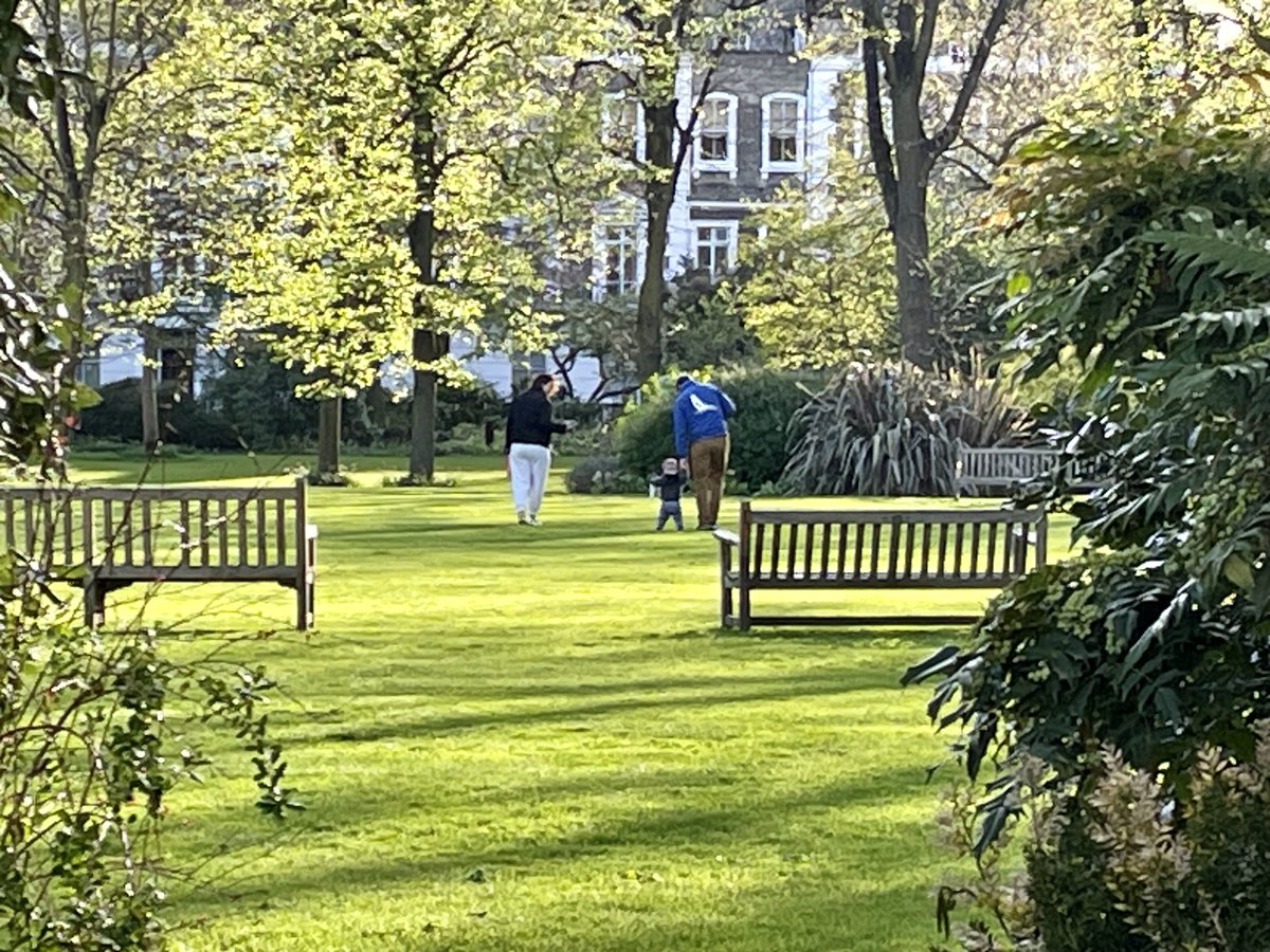 MinGreenwich's tweet photo. 10 Apr 2024 - Took a solo trip to nearby South Kensington where I was fascinated by the high-end shops &amp; elegant residences. If I gain permission to walk into the private garden, mum'd be the 1st person I accompany to sit on the bench together everyday. https://t.co/hFGbcL3Stw
