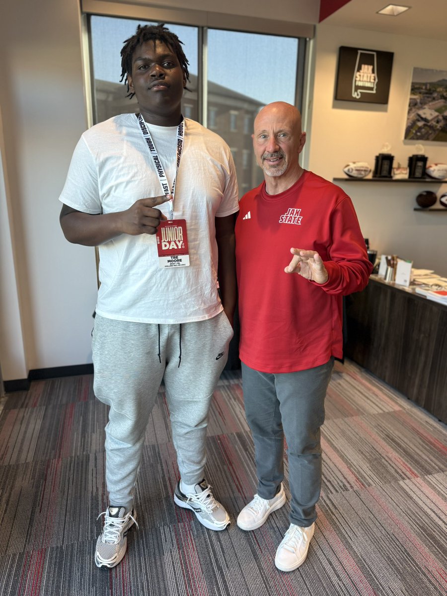 Ronald Moore 3⭐️OL/DL tweet media