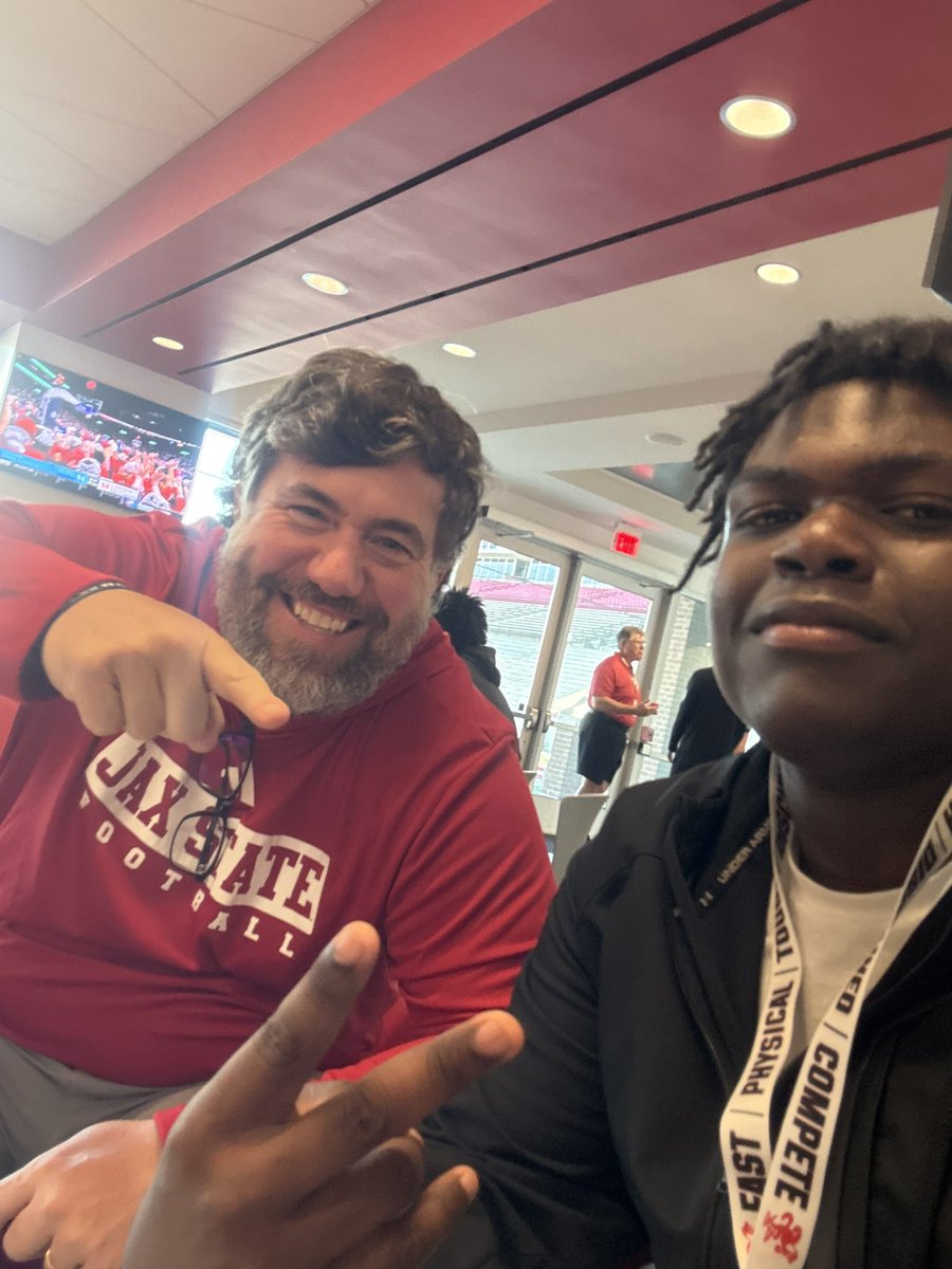 Ronald Moore 3⭐️OL/DL tweet media