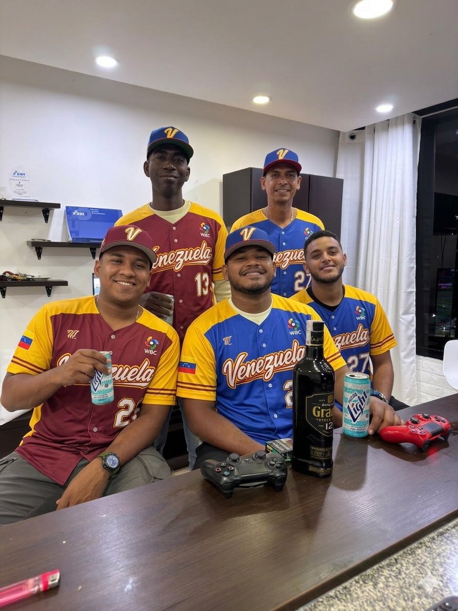 KelvinCaseres's tweet photo. @Teledeportes_10 #BEISBOLxTELEVEN @Canal_Televen 
Apoyando a nuestros equipoooo https://t.co/v2GKiQMRYr