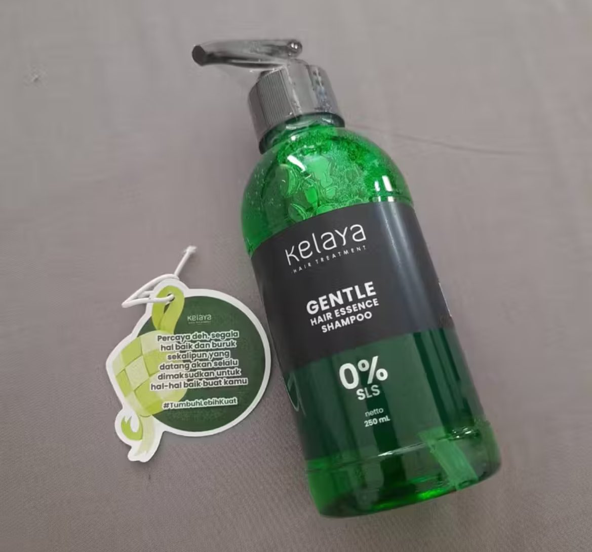 byliyaau's tweet photo. Kalo kalian punya masalah rambut rontok parah. Bisa banget cobain shampoo Non SLS. Ternyata sengaruh itu deh guys. 

Aku rekomen ini https://t.co/KW1ROAvH2A 

Beneran ngaruh &amp; rambut tu kalo disisir rontoknya juga minim banget serius😭🫰🏻 sungkem sama produk ini🤲🏻🤲🏻🤲🏻 https://t.co/rU6yad0ruw