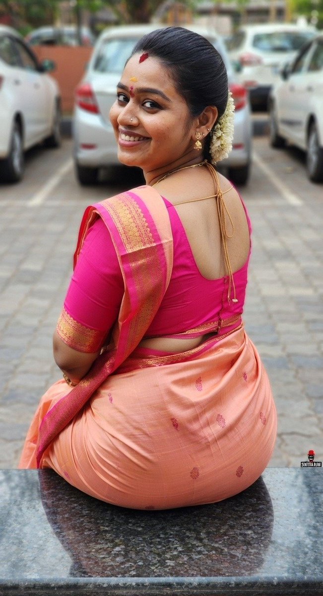 ajith_simbu0's tweet photo. Saree, but make it spicy🥵📈