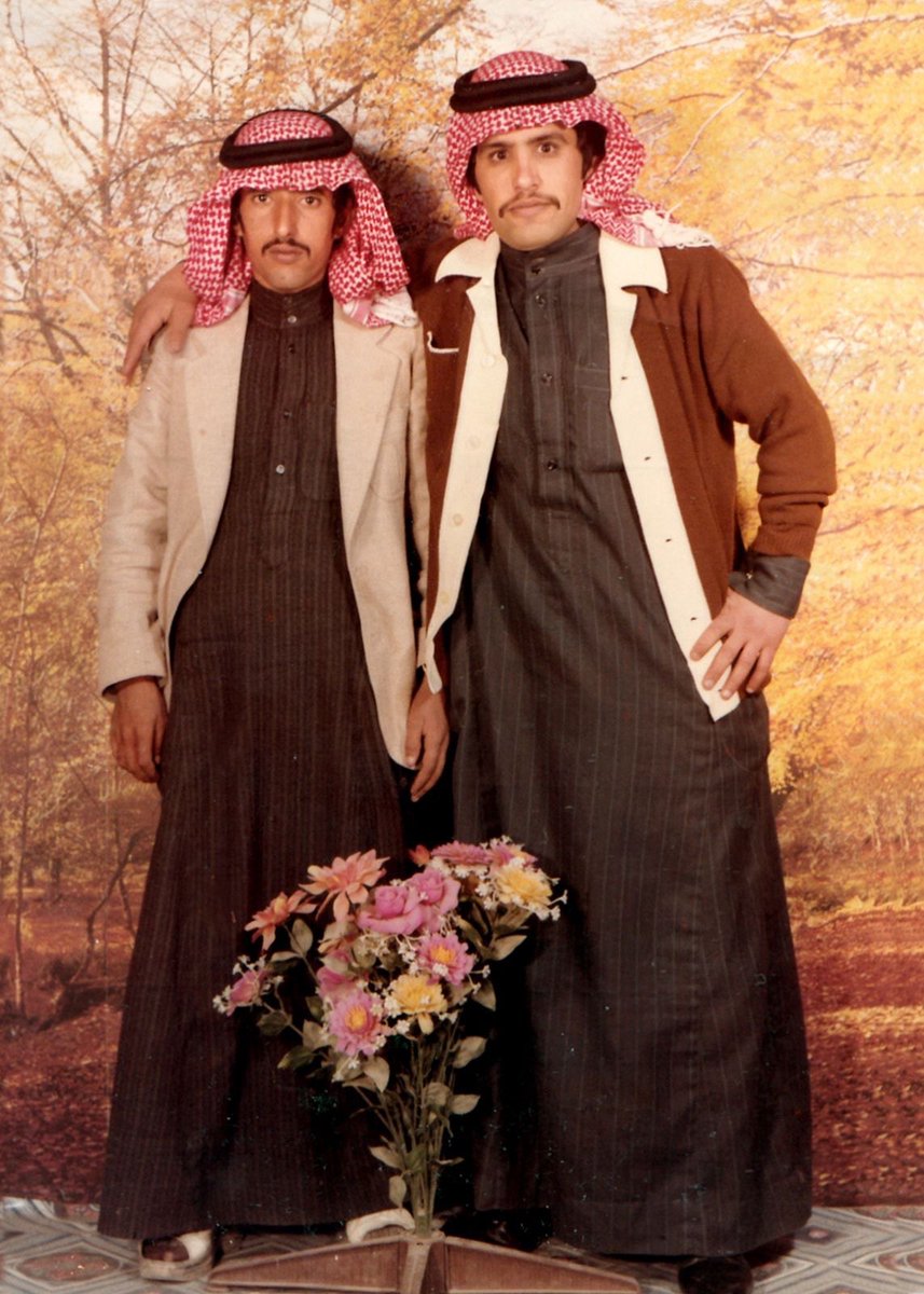 abu_faisal_qq's tweet photo. وصلتني صورة مع صديق عمري مخلف عباس العنزي قبل نحو 40 فهاضت القريحة الشعرية وانشدت الأبيات المرفقة والتي اتمنى تنال إعجابكم https://t.co/2ZaVawgZuM