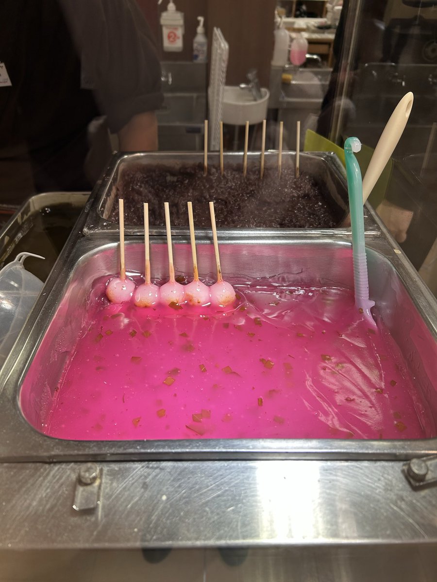 taroboudango881's tweet photo. おはようございます😃
今日も
太郎坊宮絵馬殿です🍡
「桜🌸のみたらし」
有〼あります♪ https://t.co/DmHNgrpzMy
