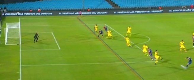 Los estados de wpp dando sus resultados‼️

Paraban la jugada después de que la pelota ya había salido del pie, después los tenes que escuchar decir que estamos cuidados JAJAJA