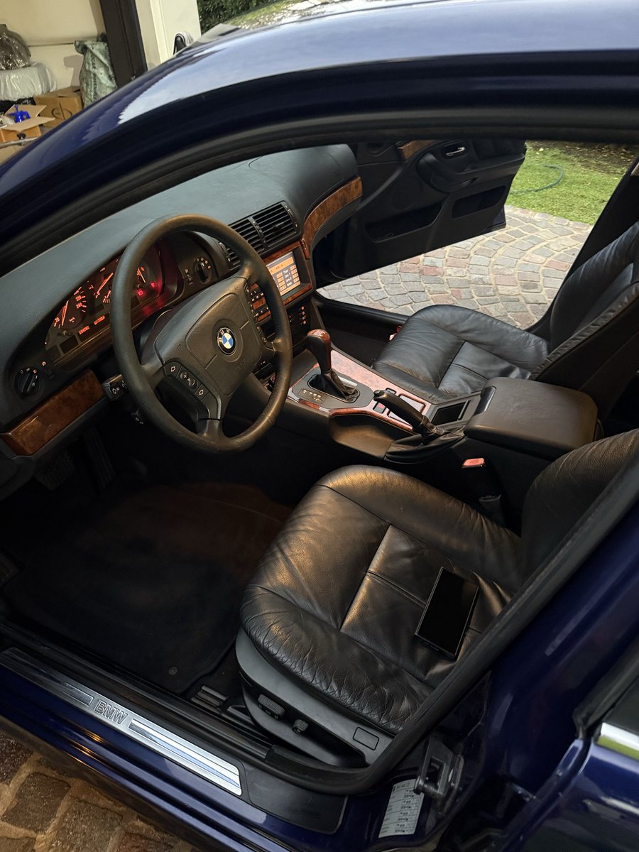 leanbellsola tweet media