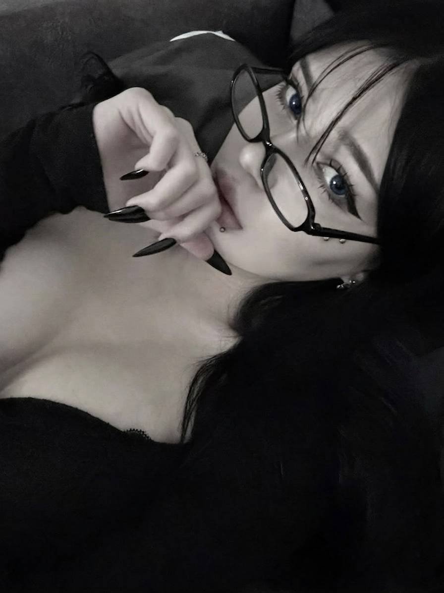 imfknyui tweet media