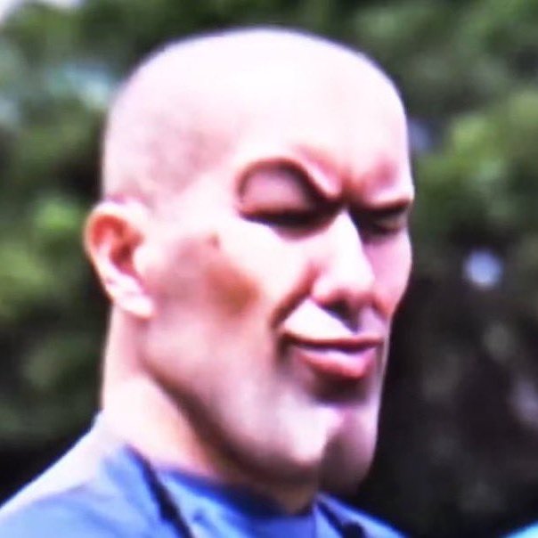 Imagina ser o Leonardo jardim por um dia 
1,88 de altura
Bald  hair
Hunter eyes
Blue eyes
Perfect jawlines
Gorila hands
Ogro Voice
25 cm de baseball bat(mole),
30000 de testosterona(Exame recente)
Apreciador de vinho 
Moggou Guardiola