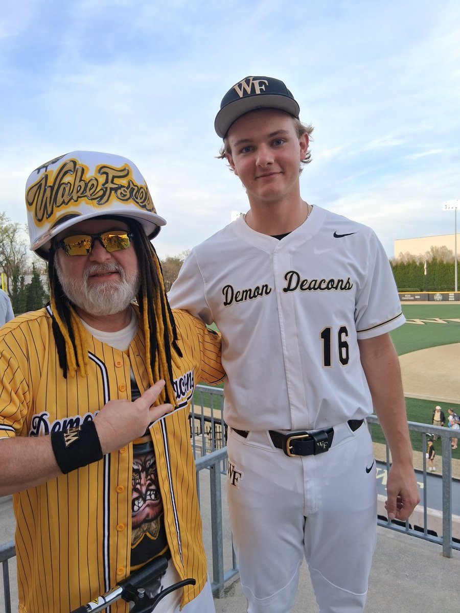 1Captain Deacon tweet media