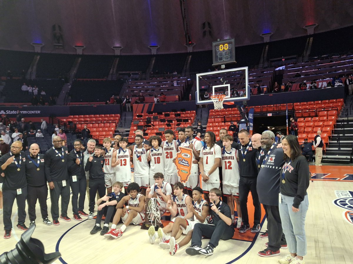 Millar_S's tweet photo. FINAL: Marst 44 Benet 28. Charles Barnes 13 points, Stephen Brown 8 pts/6 rebs, TJ Tate 7 pts for @MaristBoysHoops, which wins 1st state title. @HonorGloryFame https://t.co/DDpMn7zSEO