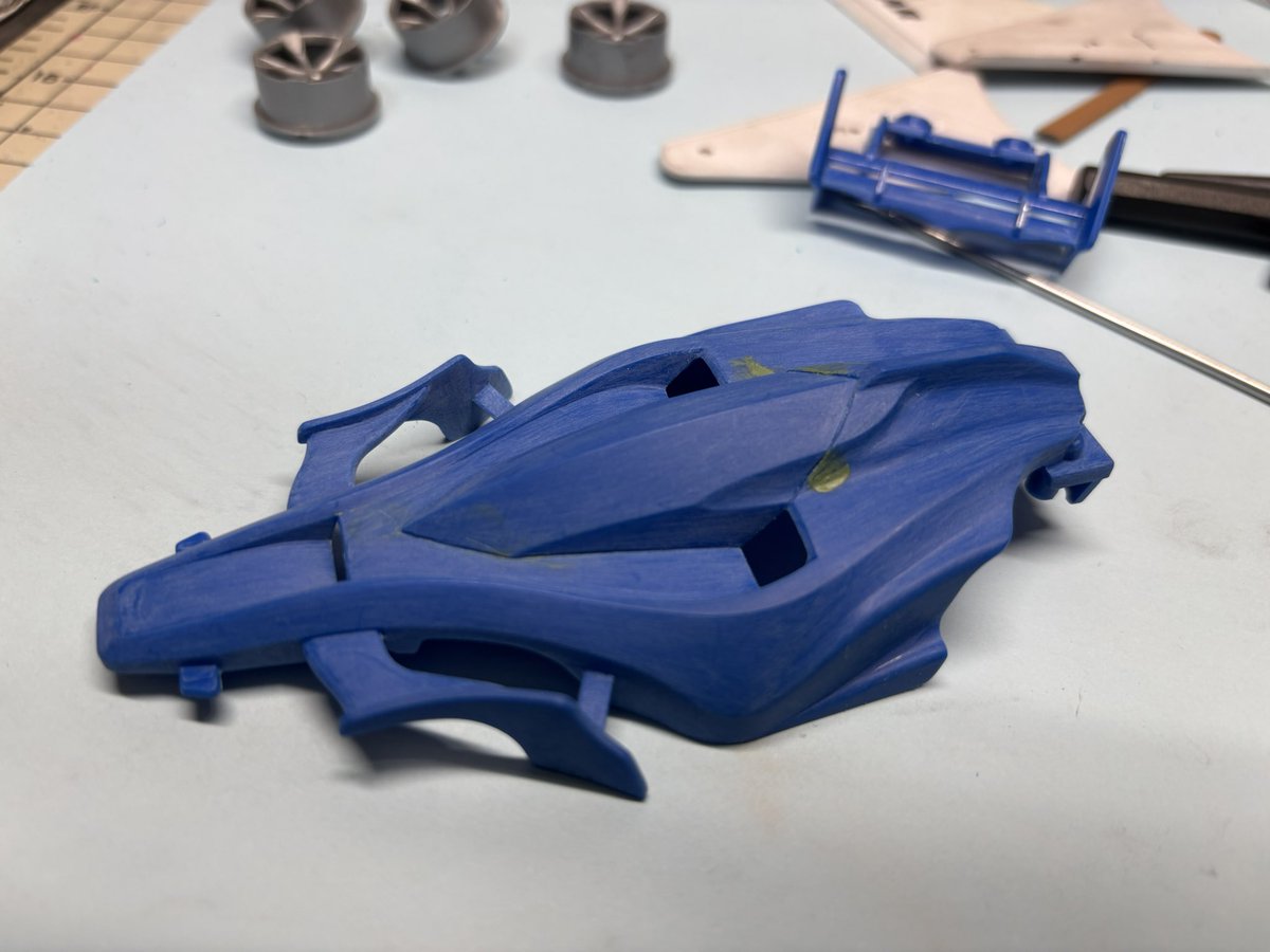 nobby_works's tweet photo. ミニ四駆を作る

制作依頼品

ボディの表面処理

ボディを400番で

磨いてます

部分的に金属ヤスリを使いながら

仕上げてます

プレスラインが中々です https://t.co/7MR8M7oqsx
