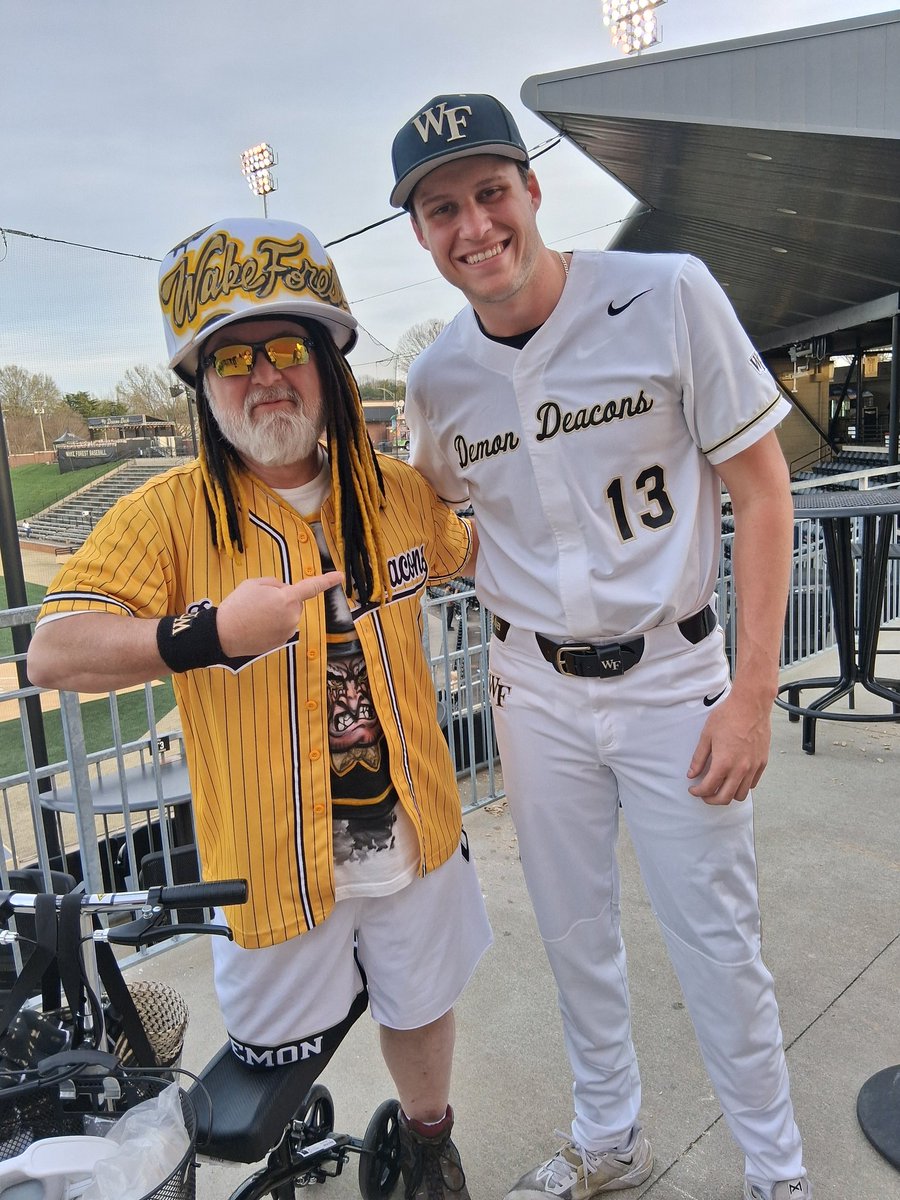 1Captain Deacon tweet media