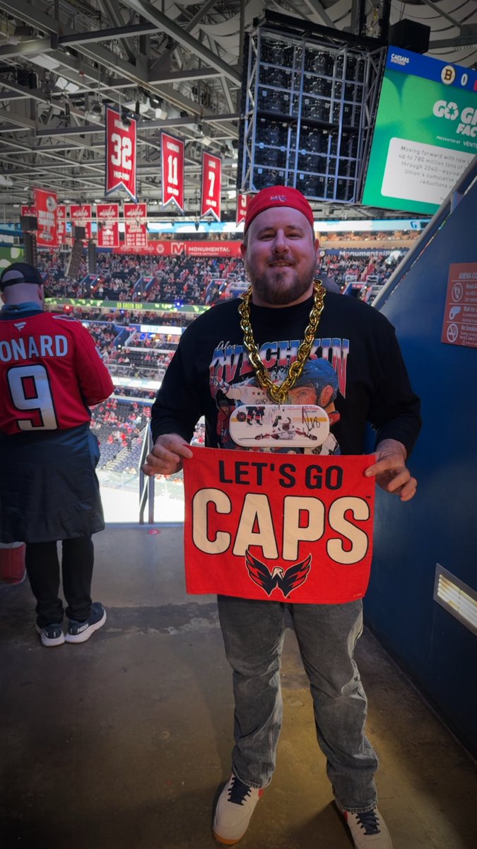 SRhoderick24's tweet photo. Always a good time at the @Capitals game. #ALLCAPS https://t.co/JdOrkF0b0Y