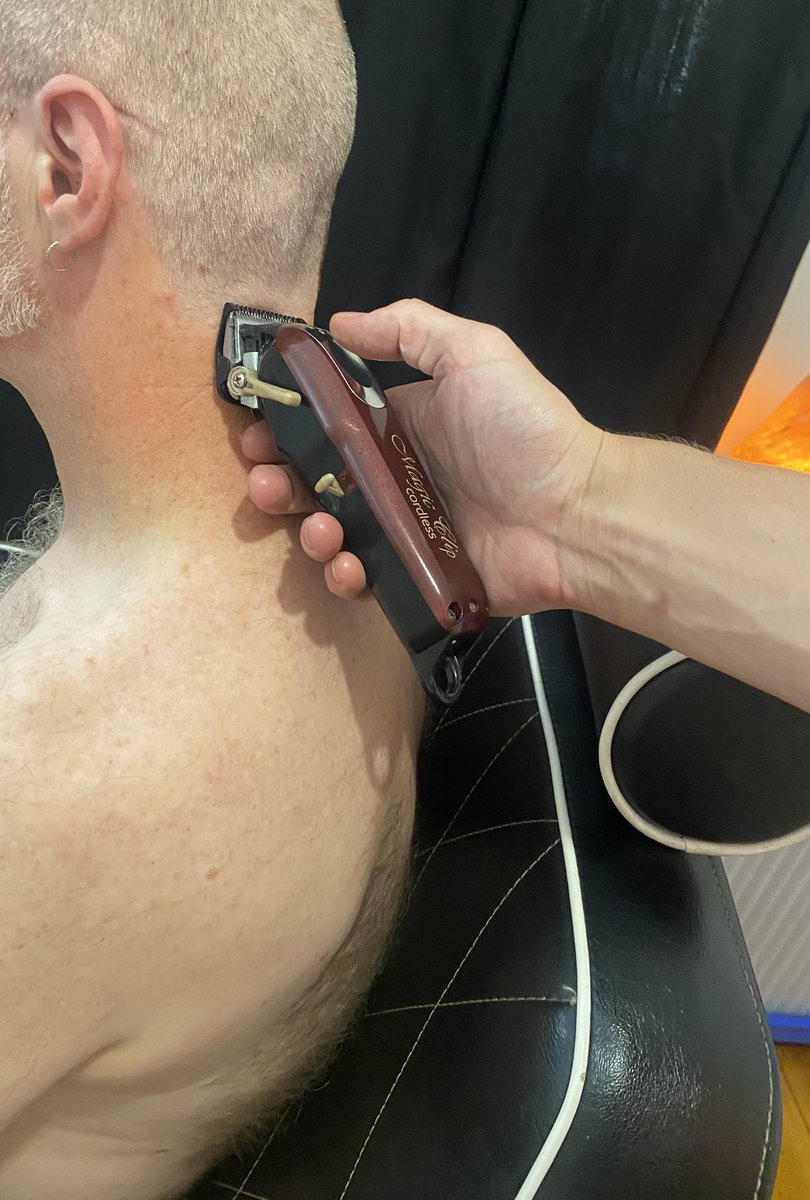 nakedbarbermelb's tweet photo. Be honest... are you here for the haircut, the grooming, or the massage?
#NakedBarberMelbourne #MelbourneMen #PrivateStudio https://t.co/hSpaQWYAKX