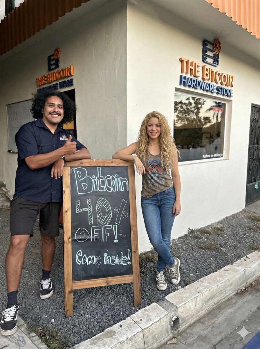 Shakira visita a Loja de Hardware de Bitcoin em El Salvador.