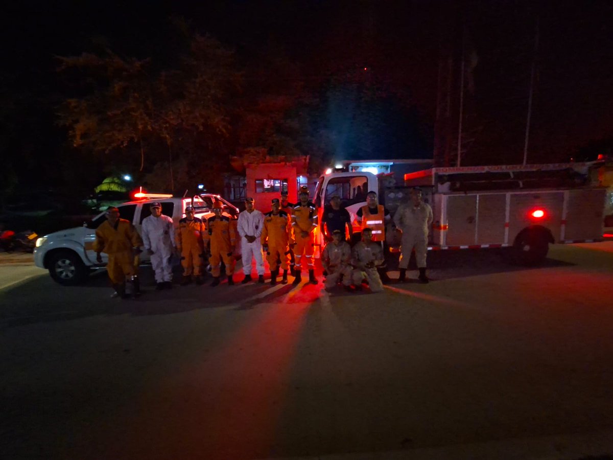 🐝🚨 En #Leticia (#Amazonas) se realizó control y recolección de abejas en la estructura de RCN Radio.

La intervención contó con la participación de 2 funcionarios y 4 voluntarios

#ListosEnPazOEmergencia🧡