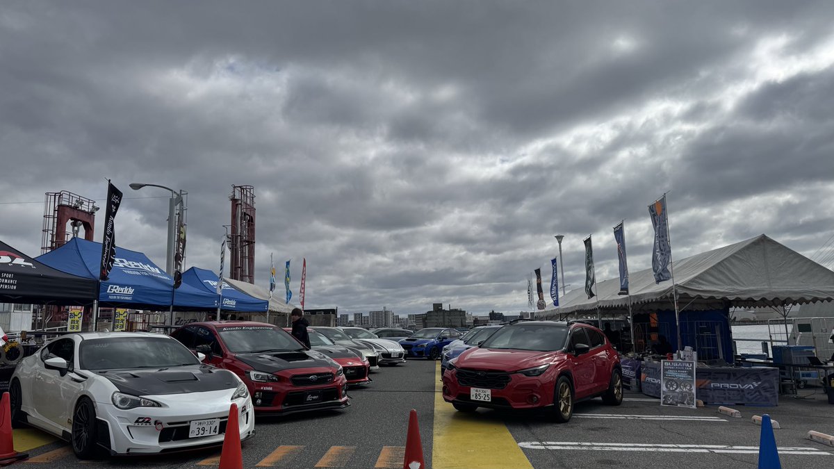 KondoEng's tweet photo. スバルフェア2日目始まります～

今日は昨日とはうって変わって
店舗前の海側にデモカーともども
ブースを構えてます♫

本日は最終日とため
イベント自体は17時までとなりますので
お早めにご来店ください‼️

#スーパーオートバックスサンシャイン神戸 https://t.co/EhA3zzUHJG