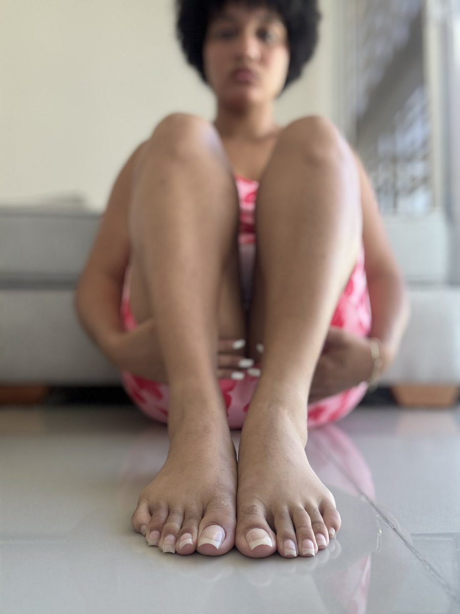 Island_feet02 tweet media