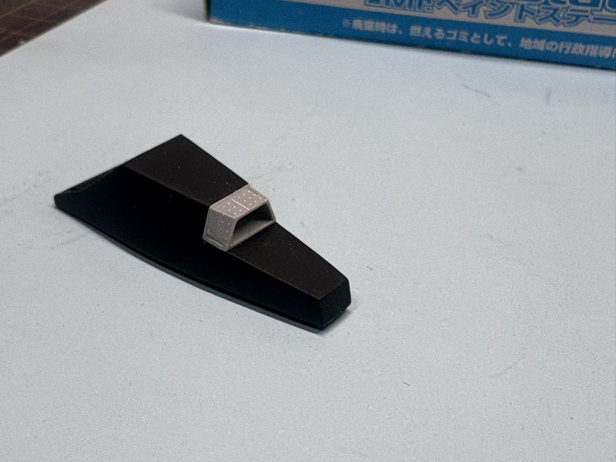 nobby_works's tweet photo. クラブM ガッチャマン G3号 制作依頼品

フロントライトの制作

接着剤が乾きましたので

ヤスって

ある程度形を作って

パテを盛りました

#タツノコ #クラブM #ガッチャマン　#G2 #G3 #G4 #ガレキ #ガレージキット https://t.co/BPEqbLDKIa