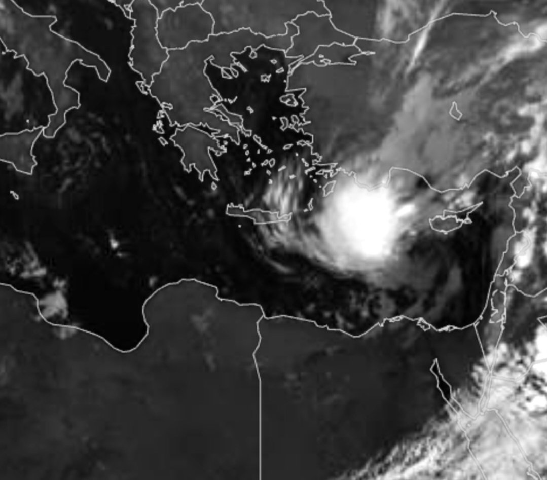 PrometheiPlanum's tweet photo. Probably sub-tropical storm over eastern Mediterranean close to Cyprus is.
994 Hpa
40-45 kt ( 61kt gust )
dust storm over Egypt and Giordania: @MedicaneTrack @TropensturmDE @ScienceSrg @cyclonicwx  @metofficestorms @JointCyclone @hurricane_chase @elioeFIN 
 #medicane #cyclone https://t.co/MZEWg48f3a