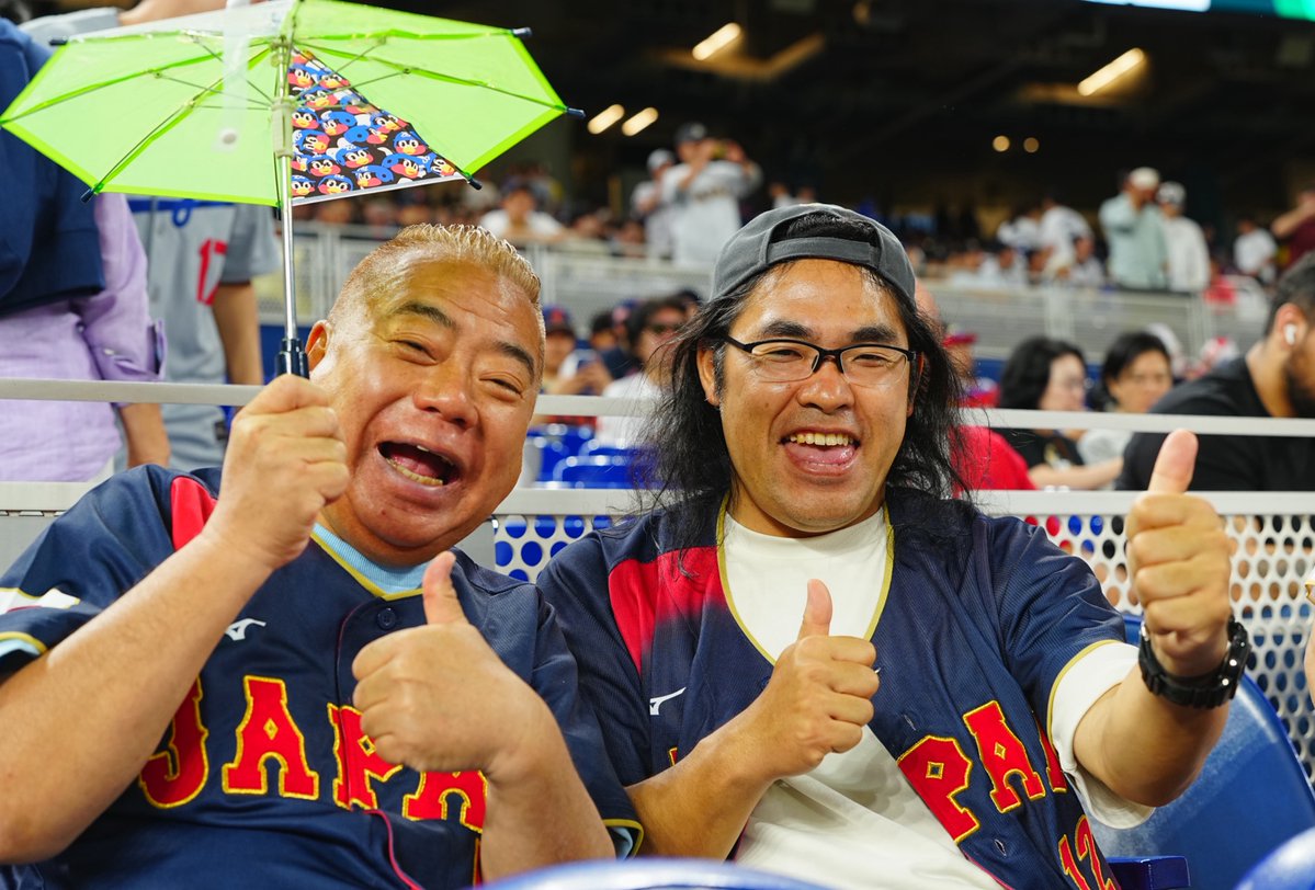 【#侍ジャパン 🇯🇵】

ベネズエラ戦にお笑い芸人の #ロッチ #中岡創一 さんと #出川哲朗 さんの姿が👀

お二人とも素敵な笑顔です😄

Photo by Yuji Arakawa

#WorldBaseballClassic