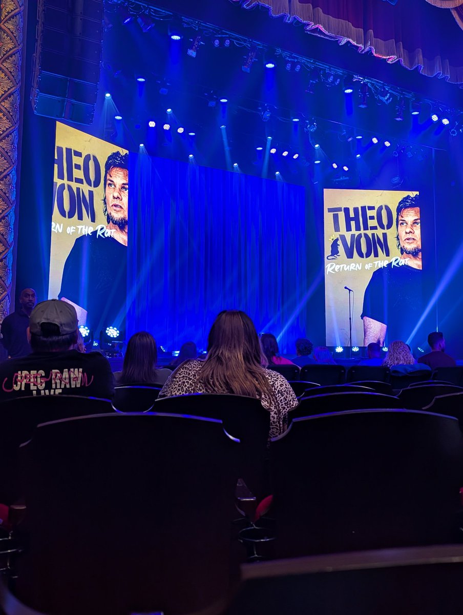 heavenreed19's tweet photo. Having a great night in Jacksonville! Got to bake up some pies for @theovon and see his comedy show. Theo, you did a great job, man! Take a break and eat some pie now 🥧 and a big thank you to Amanda at @FloridaTheatre for welcoming us to JAX and coordinating everything 💕 https://t.co/gyeCxq0A9F
