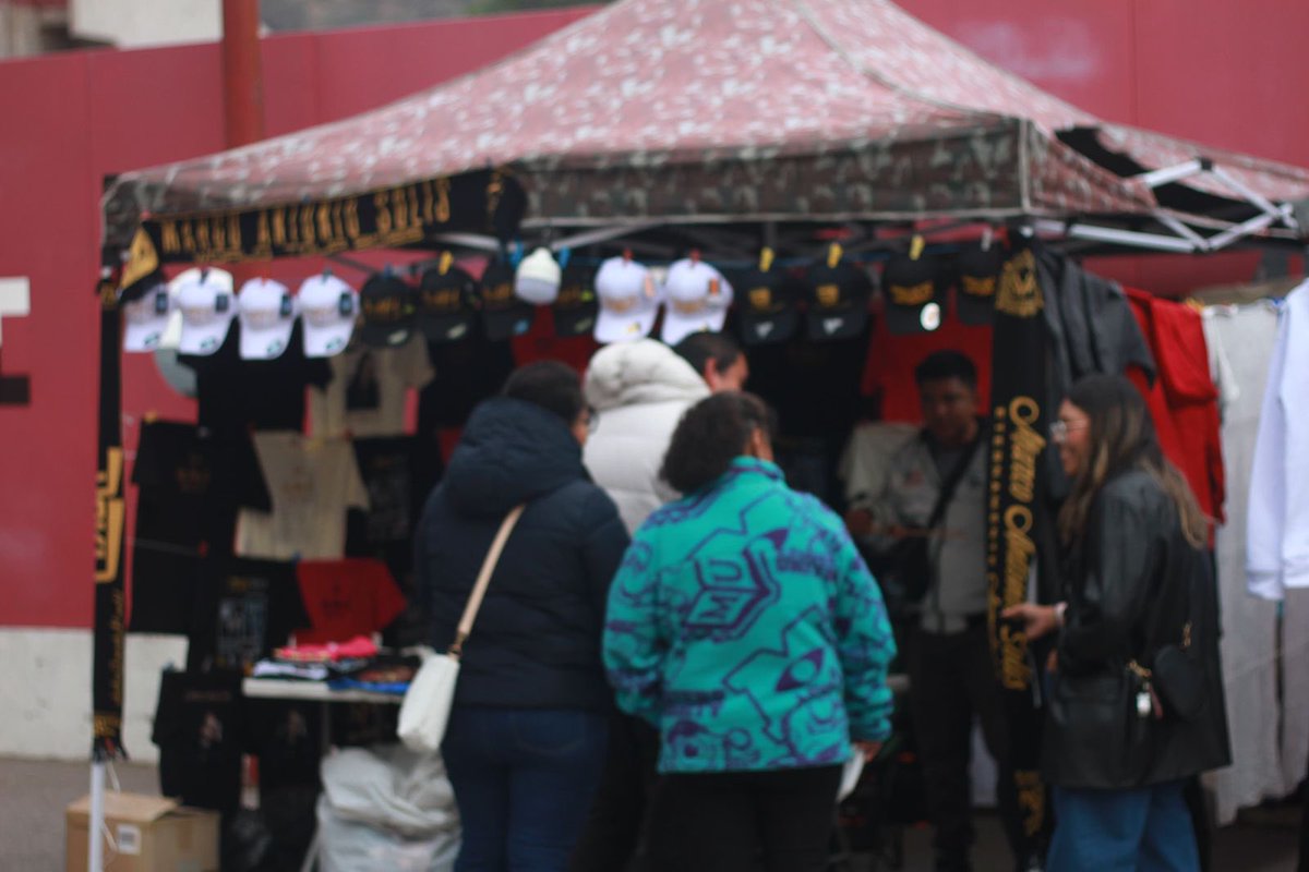 ⭕️ #Emocionados | #ElBuki | Decenas de personas inician este día a ingresar al estadio Tlahuicole de #Tlaxcala para el concierto de Marco Antonio Solis, como parte de su tour “gratitud 2026”.  

Imagen: Cristihan Martínez | Nierika Images
