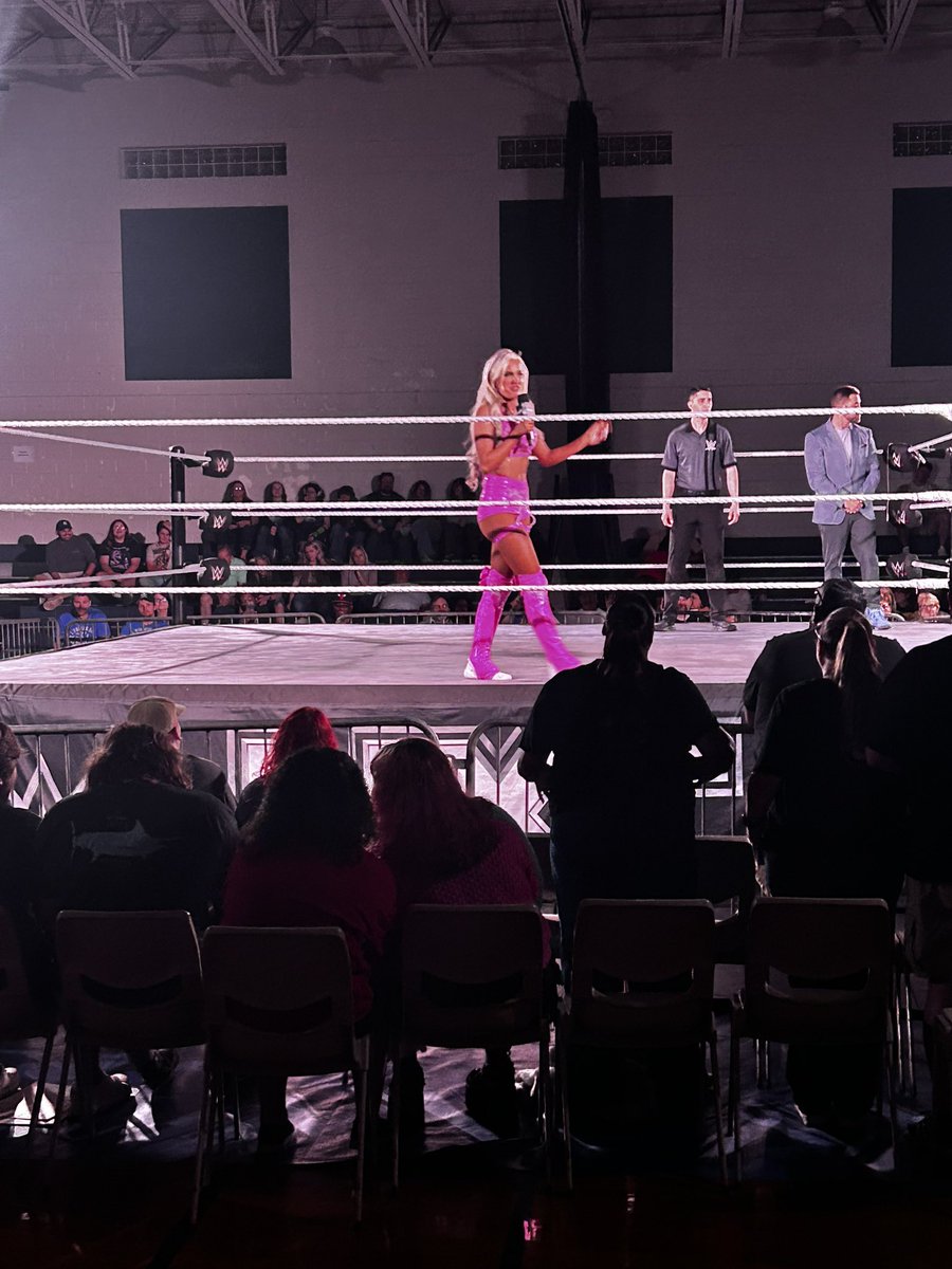 Marissa 🌻 tweet media