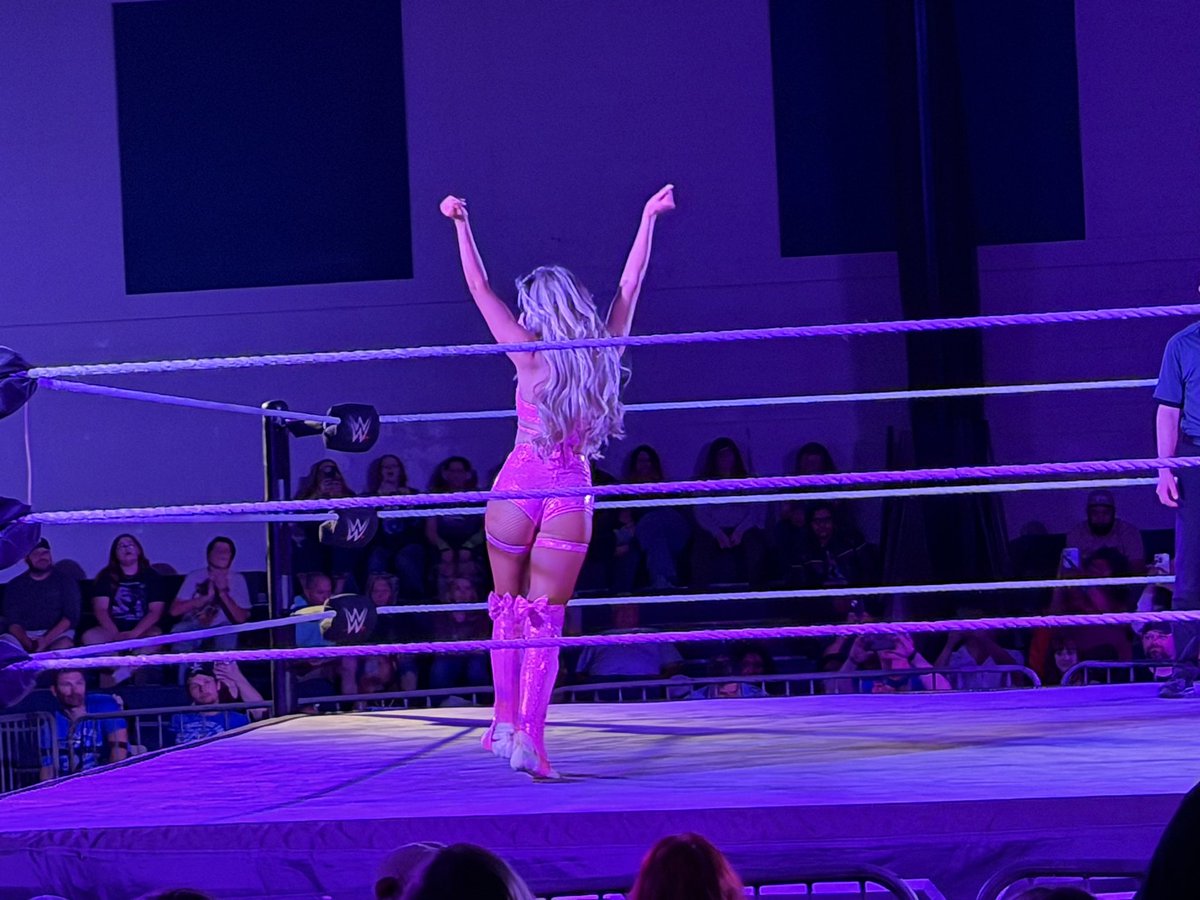 Marissa 🌻 tweet media