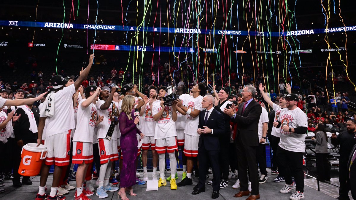 Big12Conference's tweet photo. It's the best kind of rain 🎉

#Big12MBB | @Phillips66Gas https://t.co/ZZoiRChLW4
