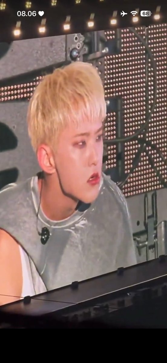 lip 🪸 tweet media