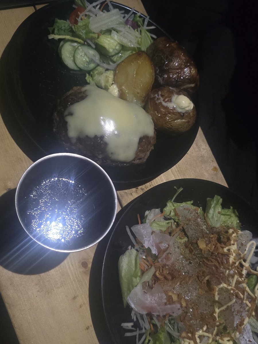 STREAM__camp's tweet photo. 昨夜の晩御飯
あのハンバーグ屋さんぽいやつ
美味かった
新じゃがは油かけてパイプオーブンでじっくり
外サク中ホクの素晴らしい出来でした https://t.co/FJlzIiftqr