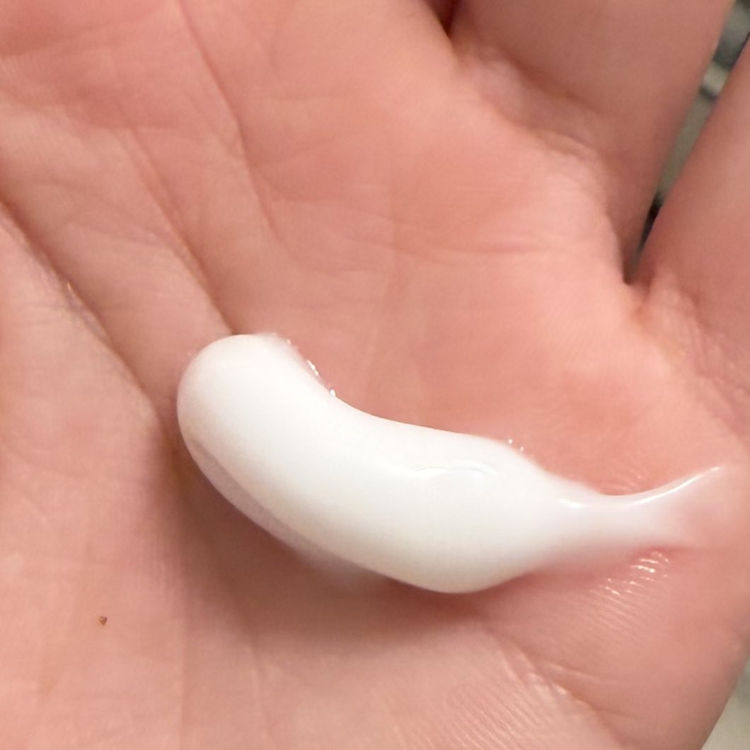 hanakonohanako8's tweet photo. なめらか本舗さまからいただきました。

クレンジング感は全くなく、乳液塗ってるんかな?って感じ。ファンデーションも綺麗に落ちてました。
突っ張る感じはなくちゃんとクレンジング剤が落ちてるかな?というくらいコーティングされてる感じがした。
#ガチモニター_薬用WRクレンジングクリームホワイト https://t.co/OCR65pYYqy