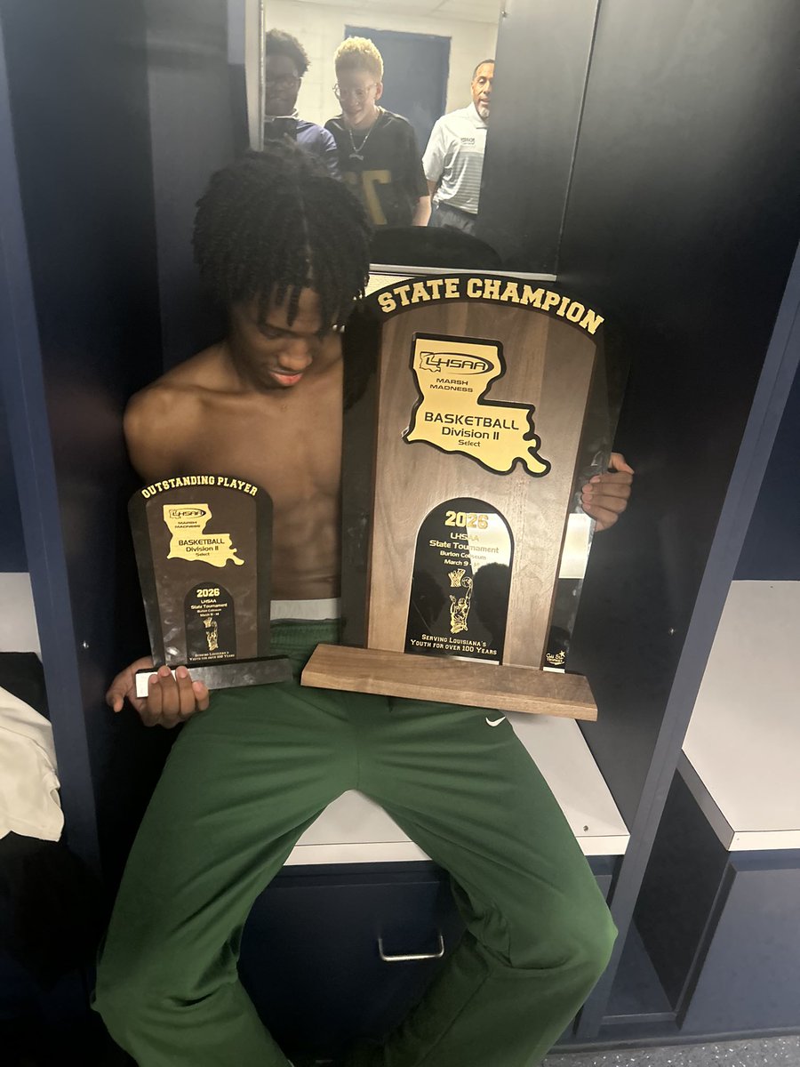 Tre3wayy's tweet photo. Last high school game 20pts and 8 rebound and mvp https://t.co/qcG1H2aoq3