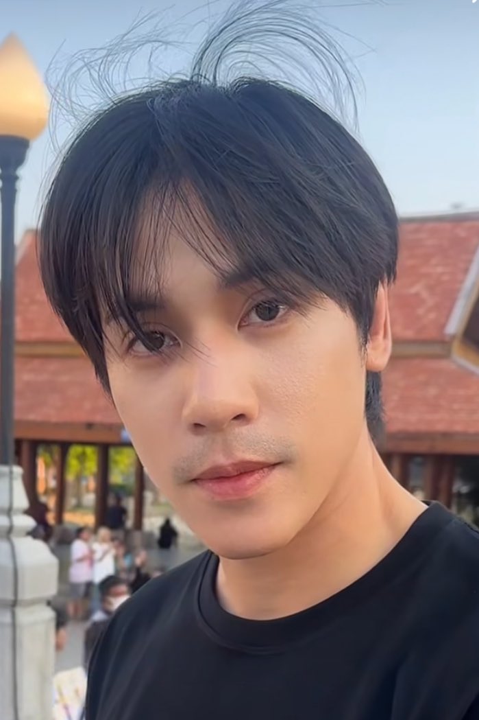 เห้ยแป๋ว😭😭😭😭😭 น่ารักจิ้มลิ้มมาก อยากเป้นเจดรึนตลอดไป ปีนี้มันปีของเจดรึนจริงๆเว้ย ทรงผมโคตรน่ารัก ปากนิด จมูกหน่อย ตาก็แป๋วๆ น่ารักโว้ยยยยยยยยยย😭😭😭😭😭😭