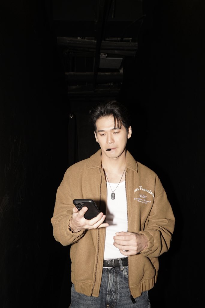 Me, checking sino na naman ba ang maaga sa Viva Cafe today. 

DAY 2 Ready? 
Giving of Queuing numbers will start at 3:30PM! 🥰🐣
Gates to open at 6:30PM.  
#MusikatHilingniWilbertD2