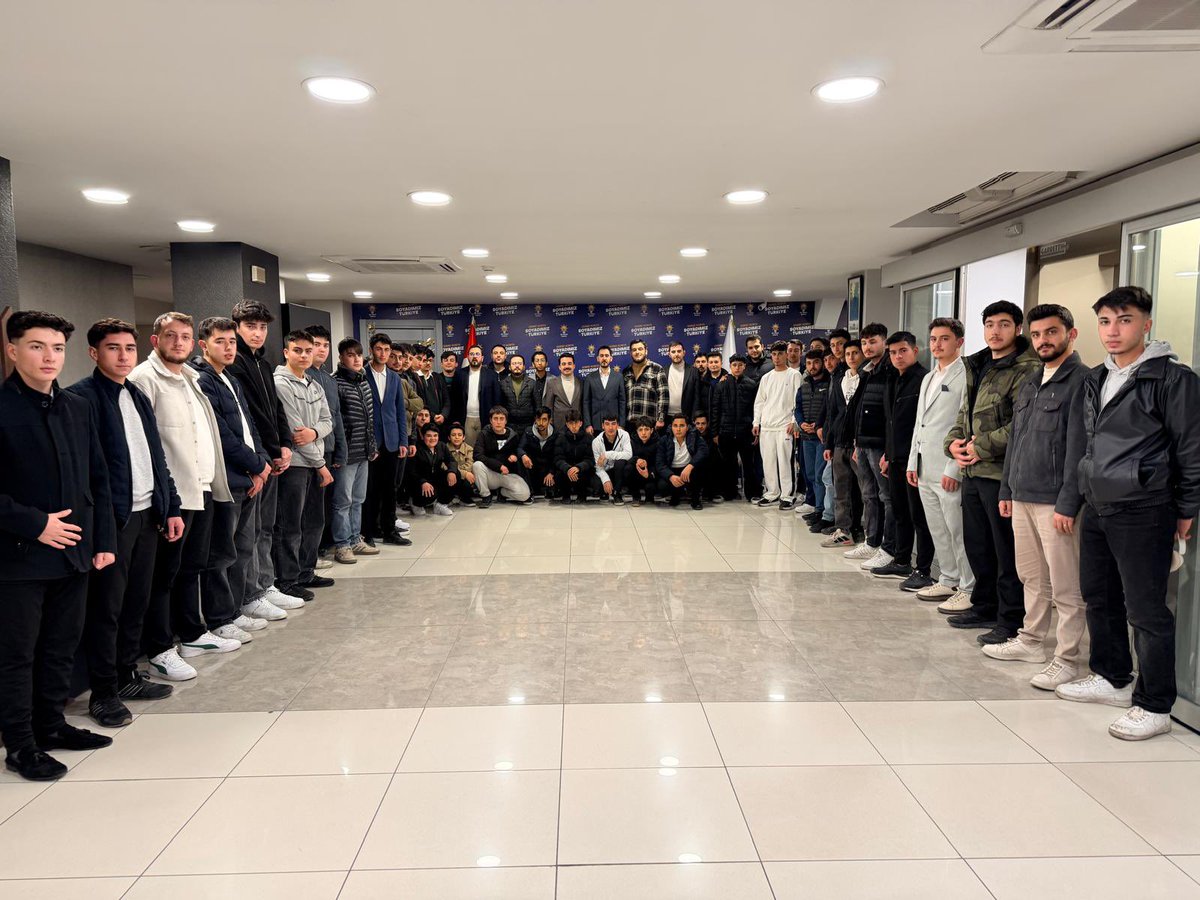 “Gençlik Sofrası Yeni Seçmen” 🌙✨

Liseli kardeşlerimizle İl Başkanlığımızda sahur sofrasında buluştuk.

Ramazan bereketiyle 
dolu soframızda kardeşlerimizle keyifli sohbetler ettik.