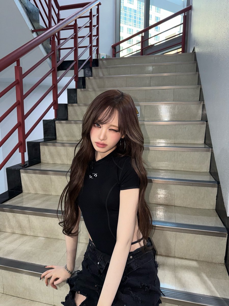 rezuless's tweet photo. absolutely obsessed with her, need to fucking ruin this whore https://t.co/UUCEziKtQu