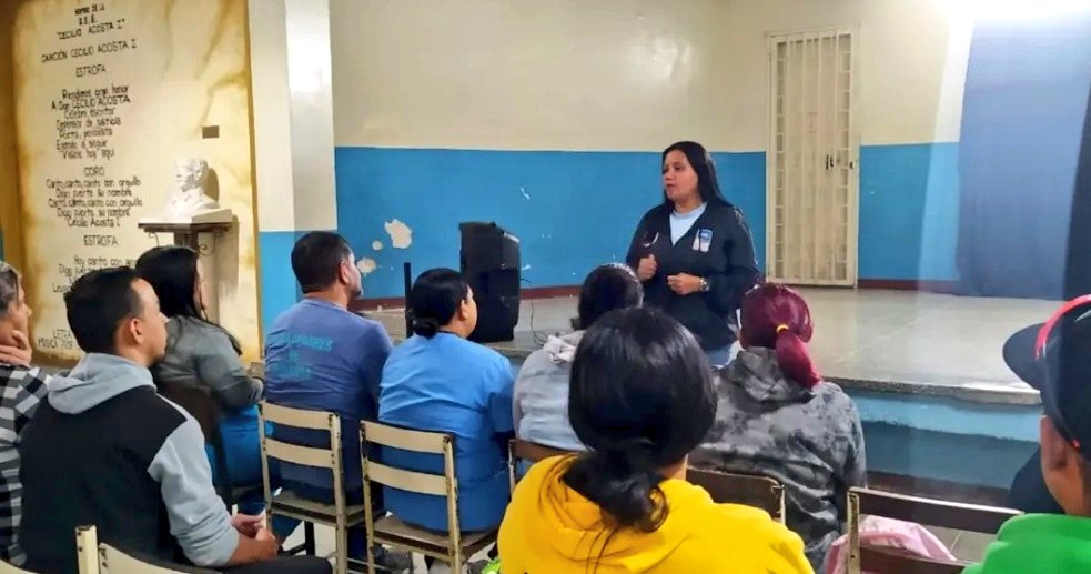 Por instrucciones del Defensor del Pueblo (E) <a href="/TarekWiliamSaab/">Tarek William Saab</a> y por iniciativa del Frente Preventivo, se llevó a cabo conversatorios a madres, padres, representantes y responsables del Complejo Educativo Nacional Cecilio Acosta I, en Los Teques, municipio Guaicaipuro.