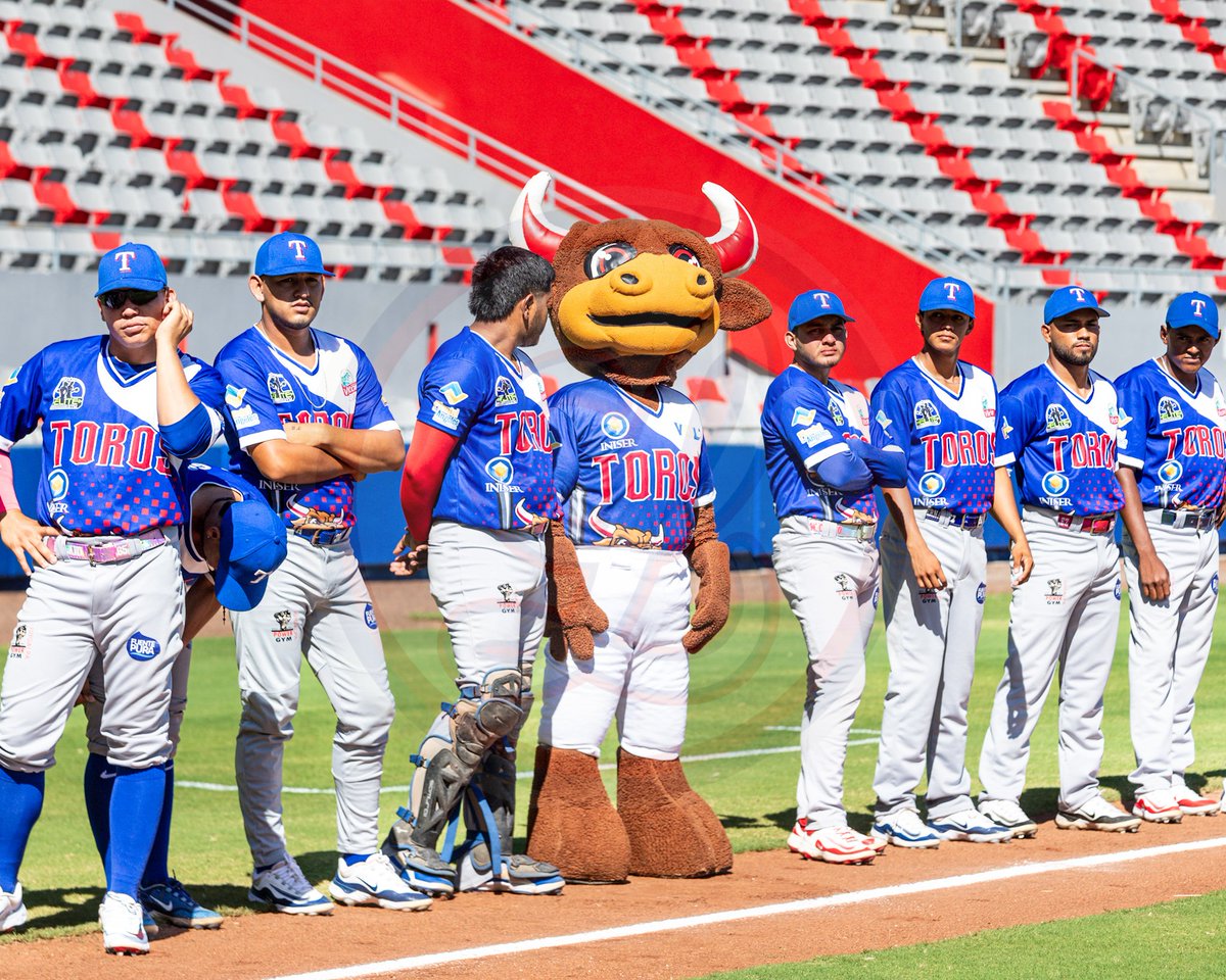 leonesdeleongpo's tweet photo. Compartimos algunas fotos del acto de Inauguracion del #Pomares2026 en el @estadioRLP en el primer juego de la serie entre los Toros de Chontales y nuestros melenudos.

#VamosLeones https://t.co/YdhFOK3nwV