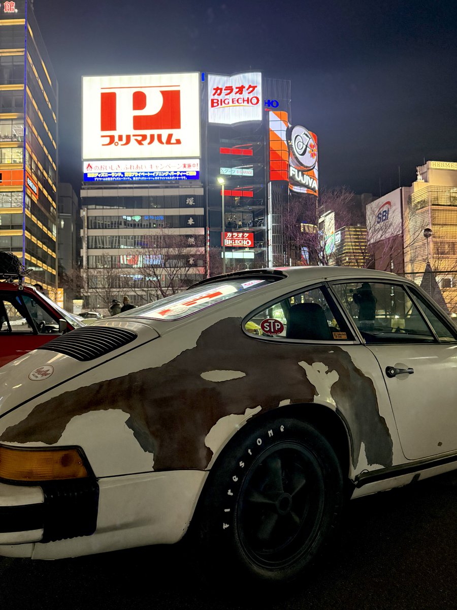 Luftの何が素晴らしいって日本や欧州のP界隈に根強く残る911至上主義やオリジナル至上主義などの画一的でお高くとまった価値観をカリフォルニアの陽気な連中が「なに堅いこと言っちゃってんの？ポルシェなんてもっとカジュアルに各々が好きなように乗ればいいんだよ」と言わんばかりに圧倒的なセンスと
