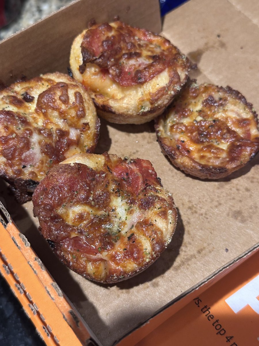 ZikeSite's tweet photo. @littlecaesars one of these is not like the others… https://t.co/EEKoyTctZI
