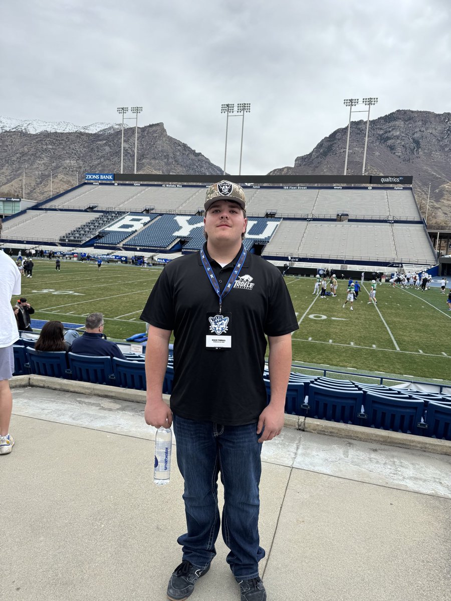 MackThrall's tweet photo. Thank you @BYUfootball  for letting us watch your scrimmage and tour the facilities on an unofficial visit. @coachtuli @hirklatu https://t.co/FjFSguJgC1
