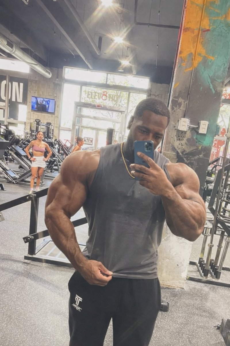 MeanJoe9889's tweet photo. It's about to go down...
#GunzOut
#BodyGuardLife https://t.co/TnQthS14Pj