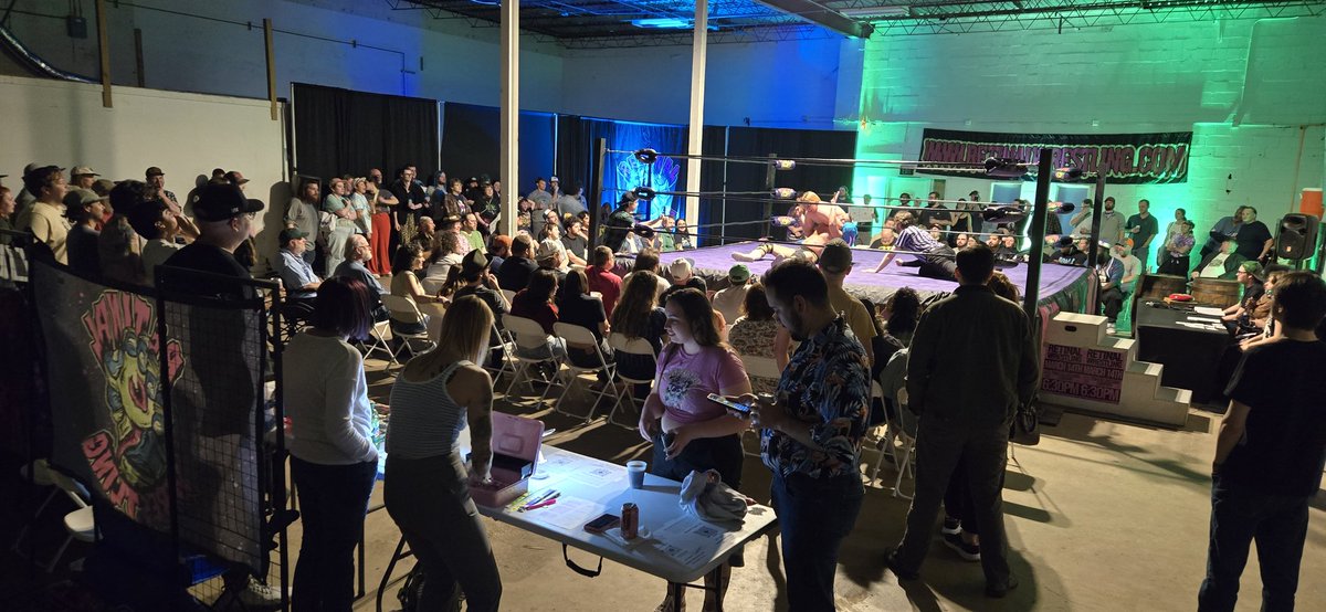 Retinal Wrestling tweet media