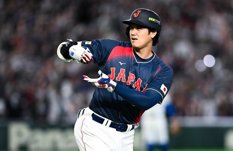 大谷翔平選手、アクーニャJrが先頭打者ホームラン打てば
俺もと言わんばかりに大谷選手も先頭打者ホームラン　打球速度183k  は？
エグすぎる

漫画かよ