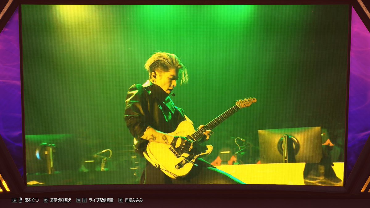 【CAPCOMCUP】

90年代V系育ちの格ゲーおじたちも"めっちゃええやん"と言ってそうなライブパフォーマンス。下村サウンドの特徴的なメロディを大事にした丁寧なアレンジと観客煽りを見せくれた、ウメハラ氏や板橋ザンギエフ氏と同世代のMIYAVIにぃ。