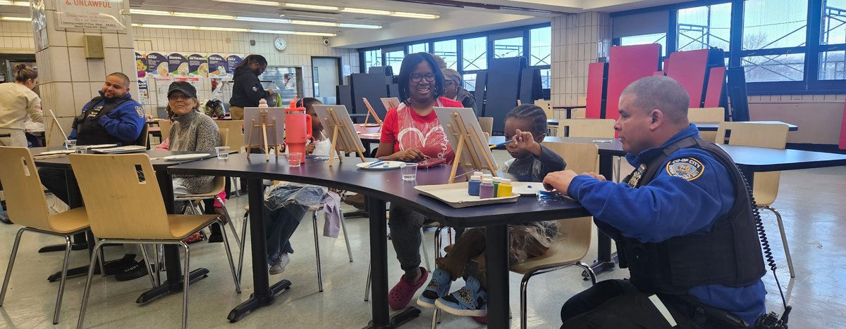 CCPDnyc's tweet photo. @NYCYouth Beacon program welcomed...uhm,  schooled #CCPD #CommunityAffairs Officers Rivera &amp; Ruiz on their artistic abilities during their Paint &amp; Sip (juice) event. https://t.co/W8LFMIjV20